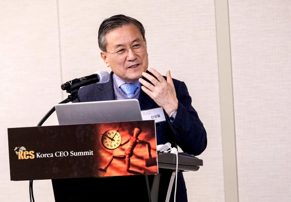 신성철 KAIST 총장이 '씨아이콘(C°ICON) 4차산업혁명 토크쇼'에서 열띤 강연을 하고 있다.